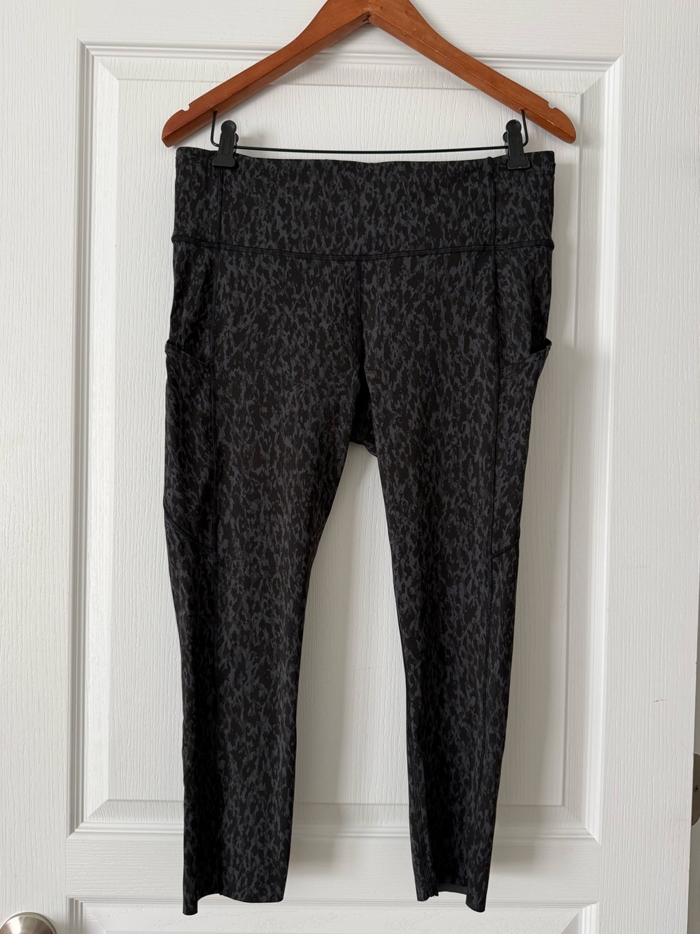 New Lululemon Fast And Free High Rise Crop 23” 7 Pockets Leopard Camo Coal 12